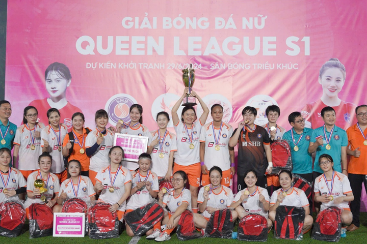 Đội bóng nữ SHB FC vô địch 2 giải bóng đá 7 người