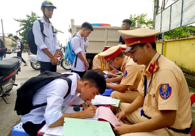Tăng cường kiểm tra, xử lý học sinh vi phạm giao thông