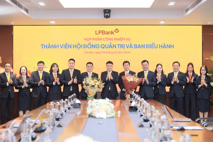 LPBank họp phân công nhiệm vụ cho các thành viên Hội đồng Quản trị và Ban điều hành