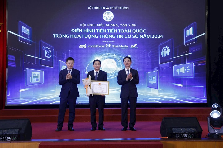 Trung tâm Công nghệ thông tin MobiFone đạt thành tích xuất sắc trong lĩnh vực thông tin cơ sở