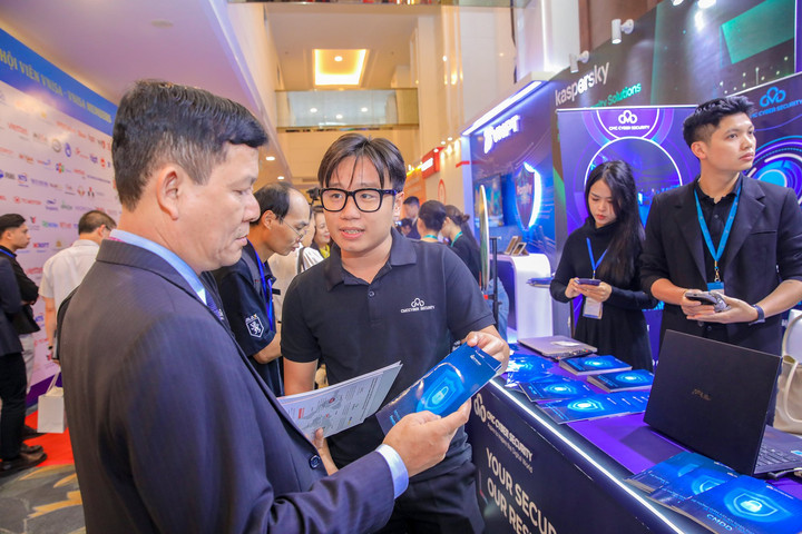 CMC trình diễn Hệ sinh thái an ninh an toàn thông tin tại ngày An toàn thông tin Việt Nam 2024