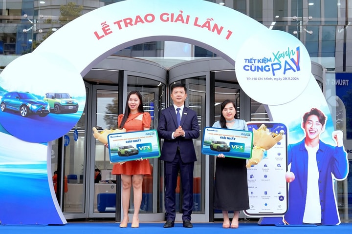 Sacombank trao 2 xe Vinfast VF3, chờ đón chủ nhân Vinfast VF7 Plus