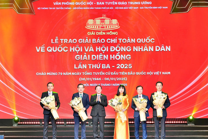 Vietcombank vinh dự 3 lần đồng hành cùng Lễ trao Giải báo chí toàn quốc về Quốc hội và Hội đồng Nhân dân