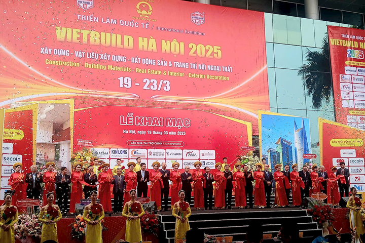 Gần 1.500 gian hàng của 400 doanh nghiệp trong và ngoài nước tham gia VIETBUILD Hà Nội 2025 lần thứ nhất