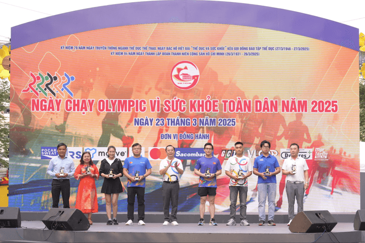 Sacombank tiếp lửa tinh thần thể thao cùng Ngày chạy Olympic vì sức khỏe toàn dân 2025
