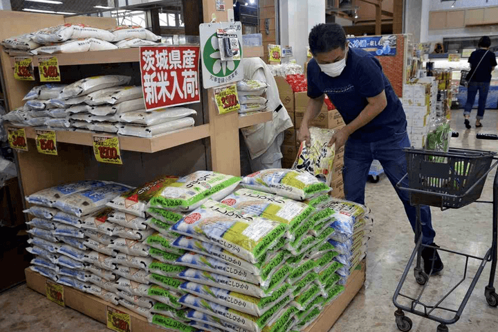 Giá gạo tại Tokyo tăng vọt 90%, CPI cốt lõi tháng 3 tăng 2,4%