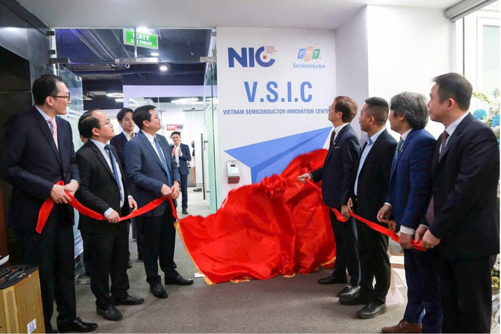 Khai trương Trung tâm Ươm tạo và phát triển bán dẫn VSIC và Không gian ươm tạo startup về bán dẫn FPT-ALCHIP