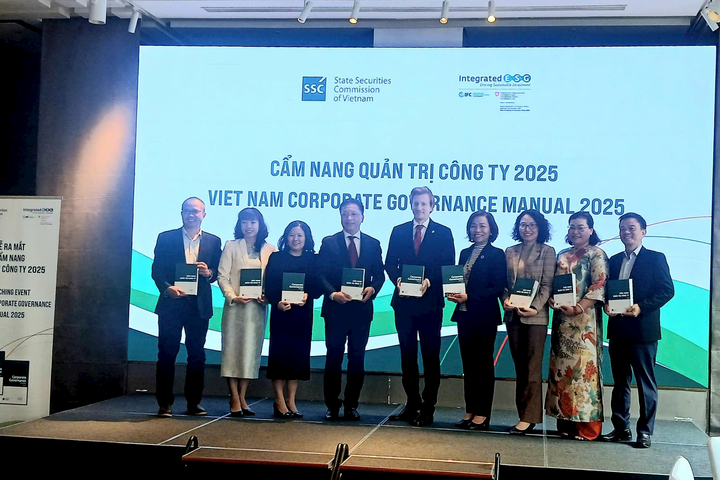 Ra mắt Cẩm nang Quản trị công ty 2025
