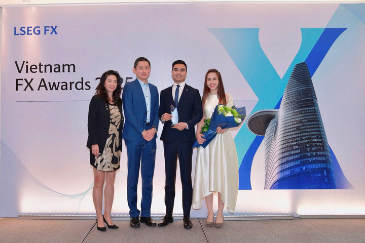 Vietcombank tiếp tục khẳng định vị thế dẫn đầu trên thị trường ngoại hối với danh hiệu “Best FXall Taker” năm 2024