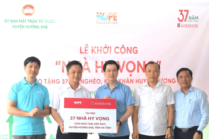 Agribank trao tặng 37 căn "nhà hy vọng" tại Hà Tĩnh