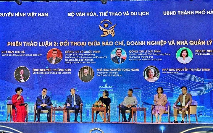 Vai trò then chốt của báo chí trong việc xây dựng và phát triển các ngành công nghiệp văn hóa