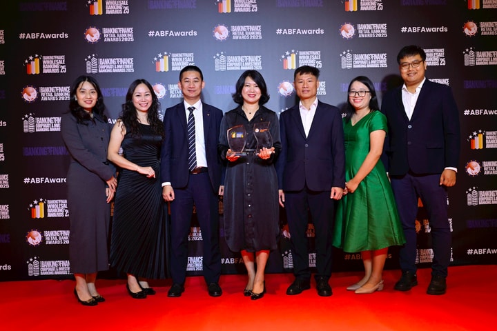Vietcombank tiếp tục được vinh danh và nhận cú đúp giải thưởng Quản trị rủi ro từ Asian Banking and Finance