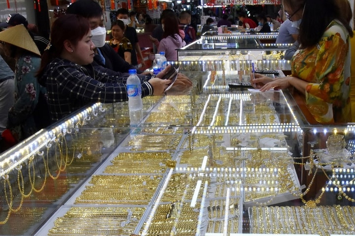 Ngày 26/2: Giá vàng giảm trong ngày Vía Thần Tài