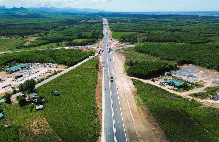 Tăng cường các giải pháp quản lý, bình ổn giá nhiên liệu, nguyên liệu, vật liệu xây dựng; tháo gỡ khó khăn, đẩy nhanh tiến độ các dự án giao thông trọng điểm