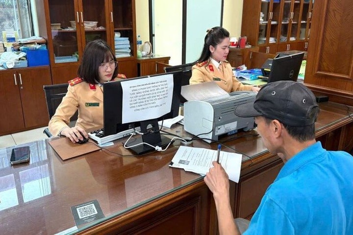 Rút ngắn thời gian cấp và đổi giấy phép lái xe, giảm phí, lệ phí đăng ký xe