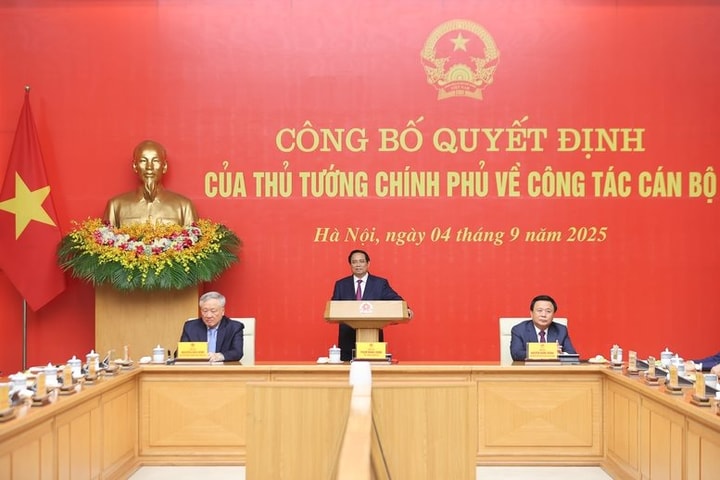 Thủ tướng trao quyết định bổ nhiệm lãnh đạo một số bộ, cơ quan thuộc Chính phủ