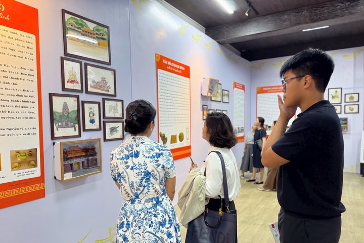 Thắp lửa yêu nước qua Triển lãm Lịch sử do những học sinh trung học thực hiện