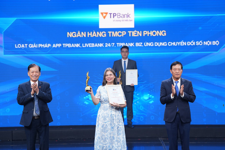 ‏TPBank được vinh danh chuyển đổi số xuất sắc, ghi dấu nỗ lực bền bỉ trên hành trình chuyển đổi số‏