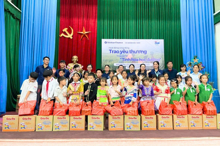 Shinhan Finance mang Trung thu ấm áp đến học sinh khó khăn tại Thái Nguyên