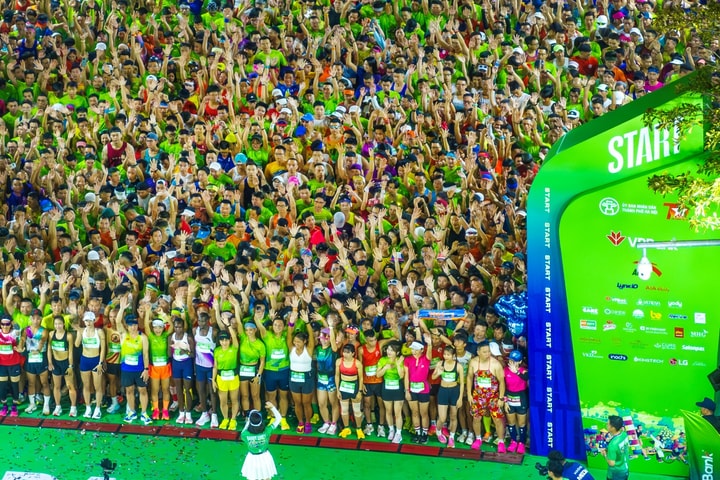 Hơn 11.000 vận động viên tham gia giải chạy biểu tượng của Hà Nội - VPBank Hanoi International Marathon 2025