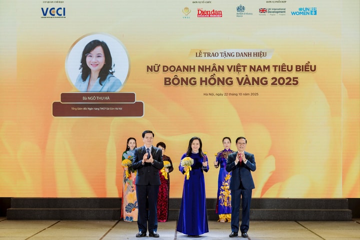 Tổng Giám đốc SHB Ngô Thu Hà được vinh danh “Nữ doanh nhân Việt Nam tiêu biểu - Bông hồng vàng” năm 2025