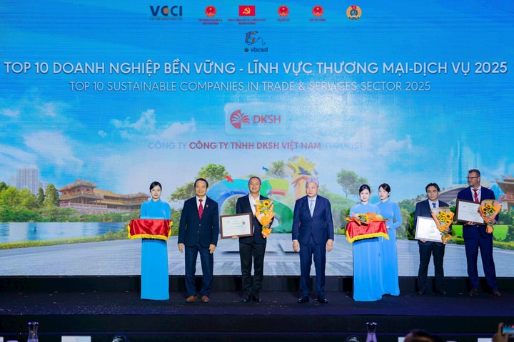 DKSH Việt Nam nhận giải thưởng kép cho cam kết bền bỉ đối với phát triển bền vững