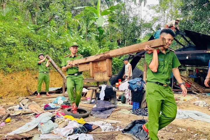 Công điện về việc tập trung khắc phục cơ sở hạ tầng, khôi phục sản xuất kinh doanh, ổn định tình hình Nhân dân sau bão lũ tại khu vực Trung Bộ
