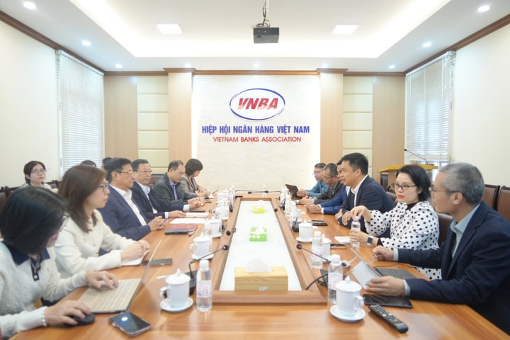 Hiệp hội Ngân hàng Việt Nam và Tập đoàn FPT trao đổi tìm cơ chế phối hợp hiệu quả