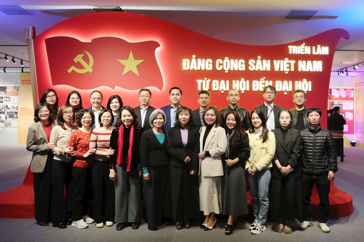 Chi bộ Cơ quan Thường trực Hiệp hội Ngân hàng Việt Nam tổ chức sinh hoạt chuyên đề gắn với Đại hội XIV của Đảng