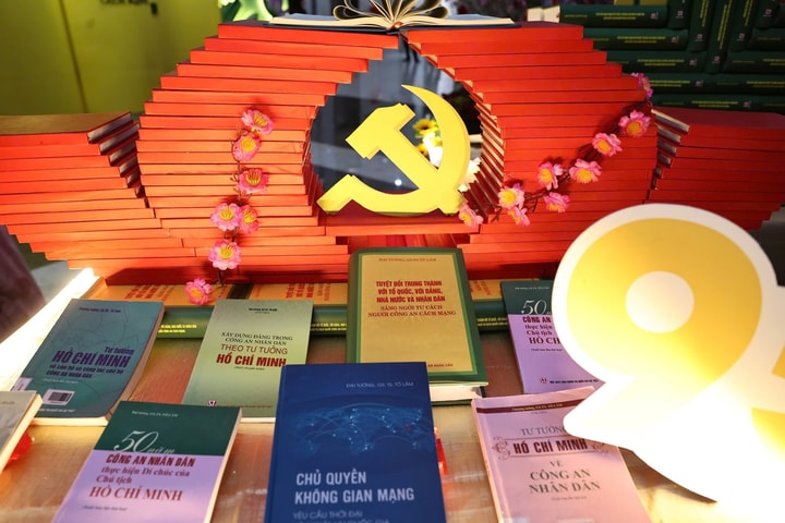 Tăng cường sự lãnh đạo của Đảng nhằm phát huy vai trò trụ cột tư tưởng, văn hóa, bồi đắp tri thức, định hướng thẩm mỹ, nâng cao dân trí của hoạt động xuất bản