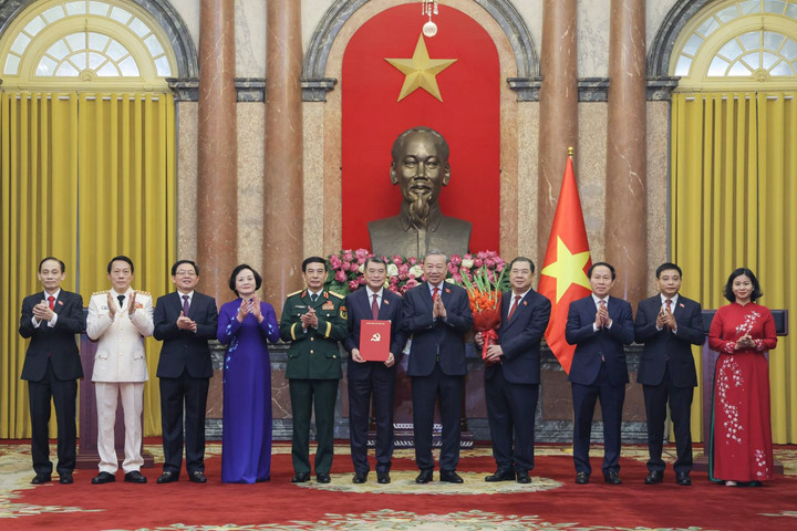 Tổng Bí thư, Chủ tịch nước chủ trì hội nghị công bố các quyết định đối với Chính phủ