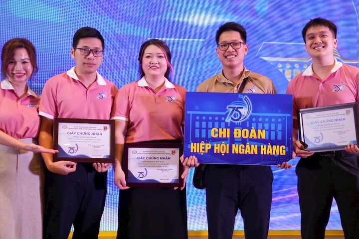Đội GenBank với sự tham gia của Chi đoàn Hiệp hội Ngân hàng Việt Nam đạt giải Nhì Cuộc thi “Thanh niên Ngân hàng Trung ương - Tiếp bước truyền thống, kiến tạo tương lai”