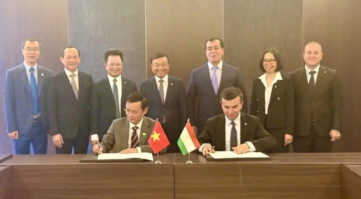 Đường sắt Việt Nam và Tajikistan bắt tay hợp tác, kiến tạo con đường tơ lụa bằng đường ray từ Đông Nam Á tới Trung Á