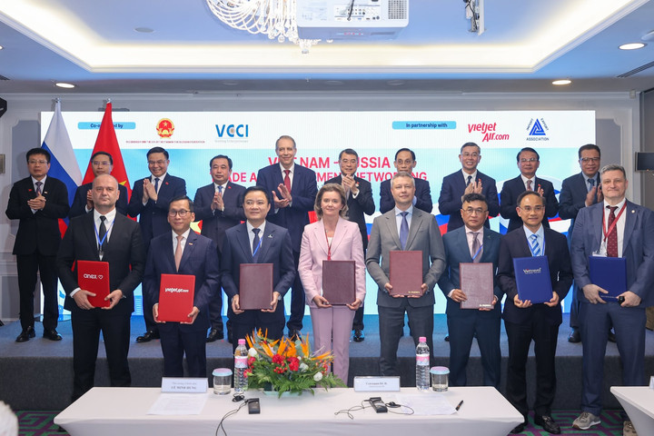 Thủ tướng Lê Minh Hưng chứng kiến trao các văn kiện hợp tác giữa doanh nghiệp Việt Nam và Nga