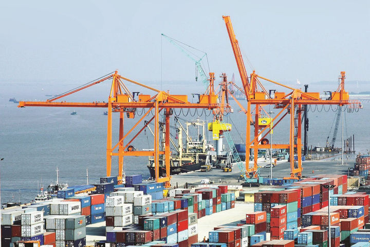 Phân tích đóng góp thực tế từ xuất khẩu của khu vực FDI và nội địa vào GDP Việt Nam trong bối cảnh thương mại toàn cầu