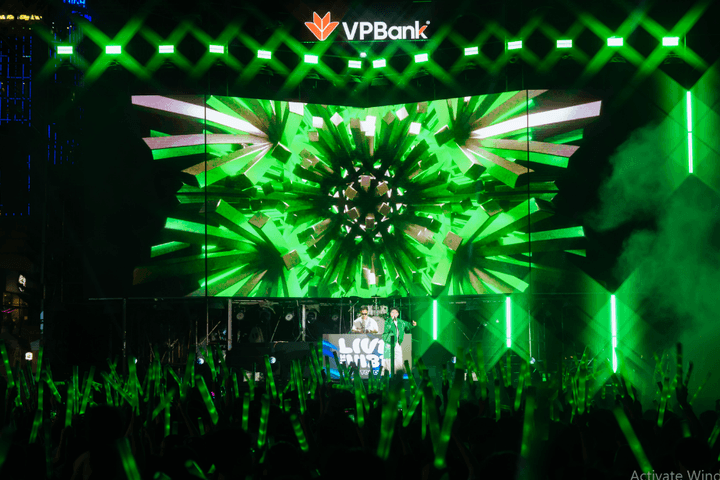 “VPBank tới rồi, mở ‘lời’ ngay thôi” đến Tây Đô: Đi siêu thị mở thẻ, ghé bến Ninh Kiều xem concert