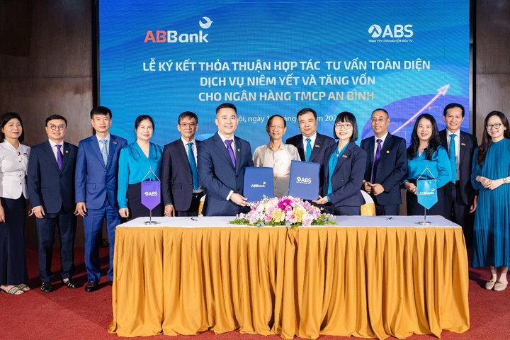 ABBank và ABS ký kết thỏa thuận hợp tác tư vấn toàn diện dịch vụ niêm yết và tăng vốn điều lệ