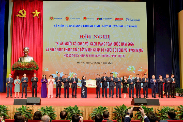 Ngành Ngân hàng ủng hộ 300 tỷ đồng tri ân người có công với cách mạng