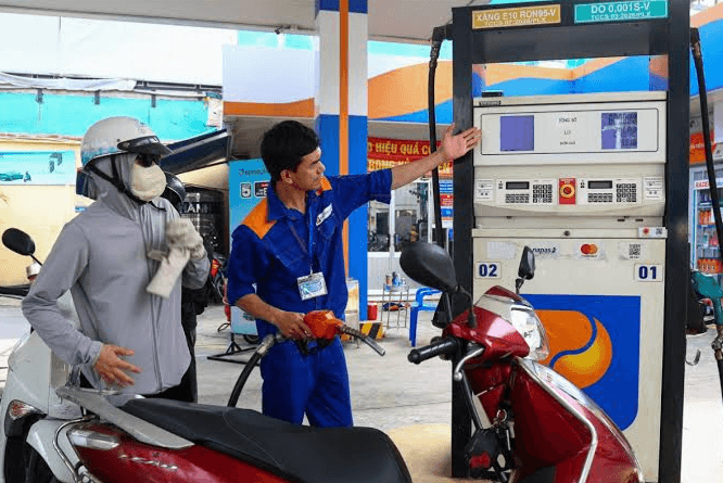 Đề xuất cho doanh nghiệp tự quyết giá xăng dầu