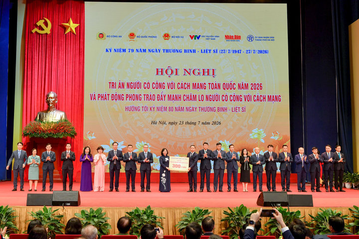SACOMBANK trao tặng 15 tỷ đồng tri ân người có công với cách mạng