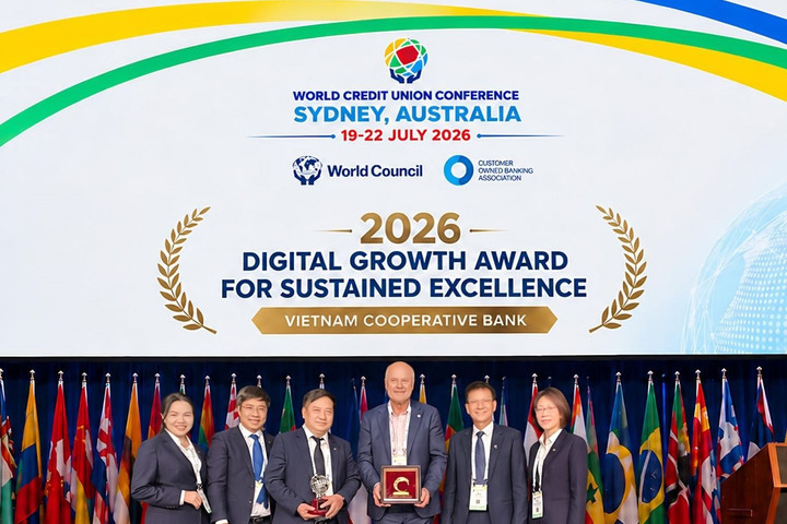 Co-opBank nhận giải thưởng “Thành tựu xuất sắc về Tăng trưởng số bền vững” của WOCCU