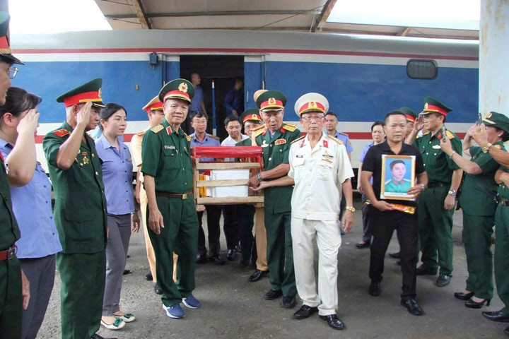 Những chuyến tàu tri ân, đưa các liệt sĩ về quê hương
