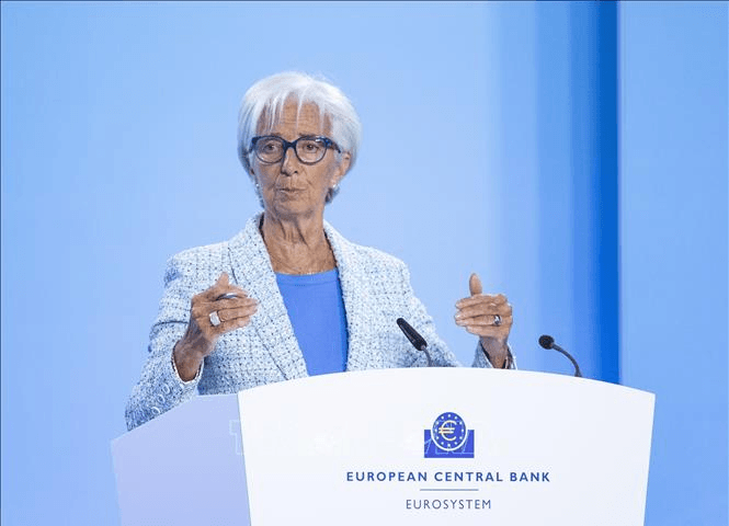 ECB tăng lãi suất, ứng phó áp lực lạm phát từ giá năng lượng